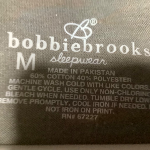 NWT ladies Medium 2 pc short pj set, gray love top and velvety pink shorts - Picture 8 of 8